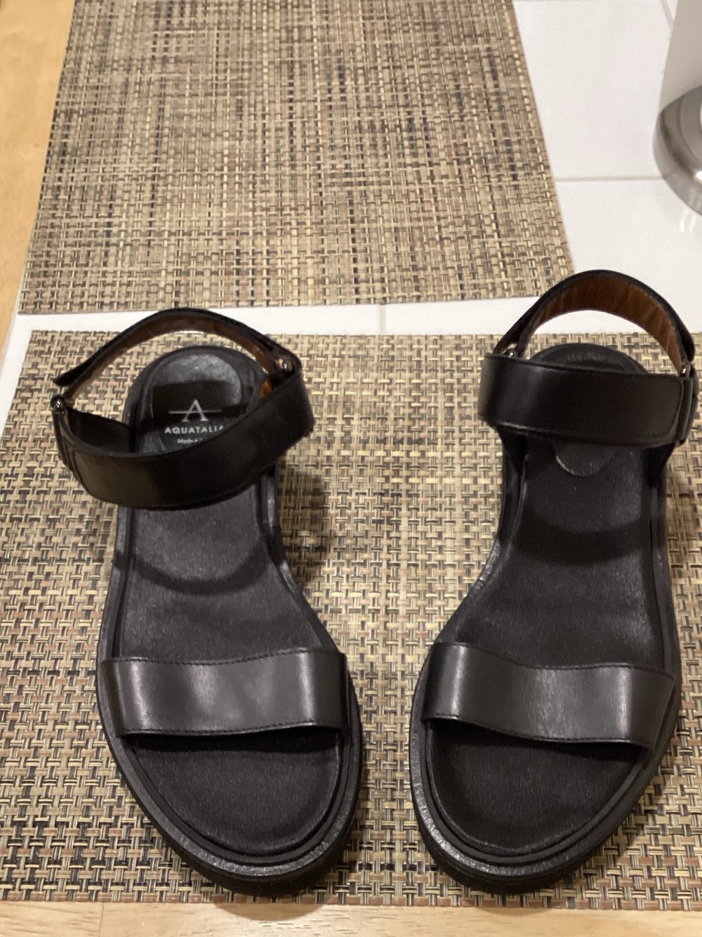 NWT Aquatalia Sandals